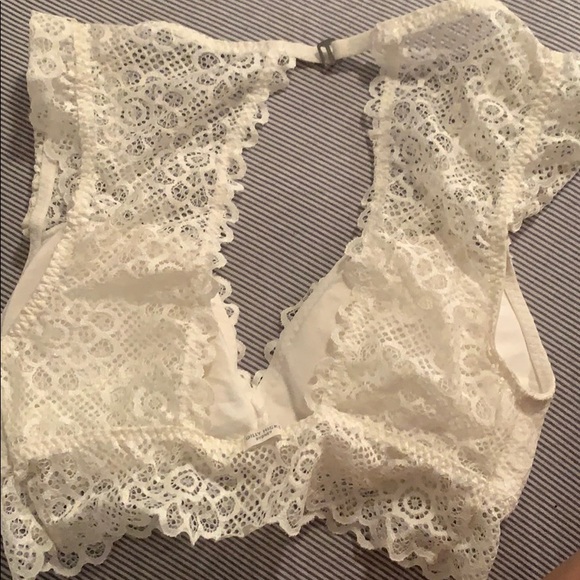 WHITE LACE BRALETTE/crop top - Picture 4 of 4